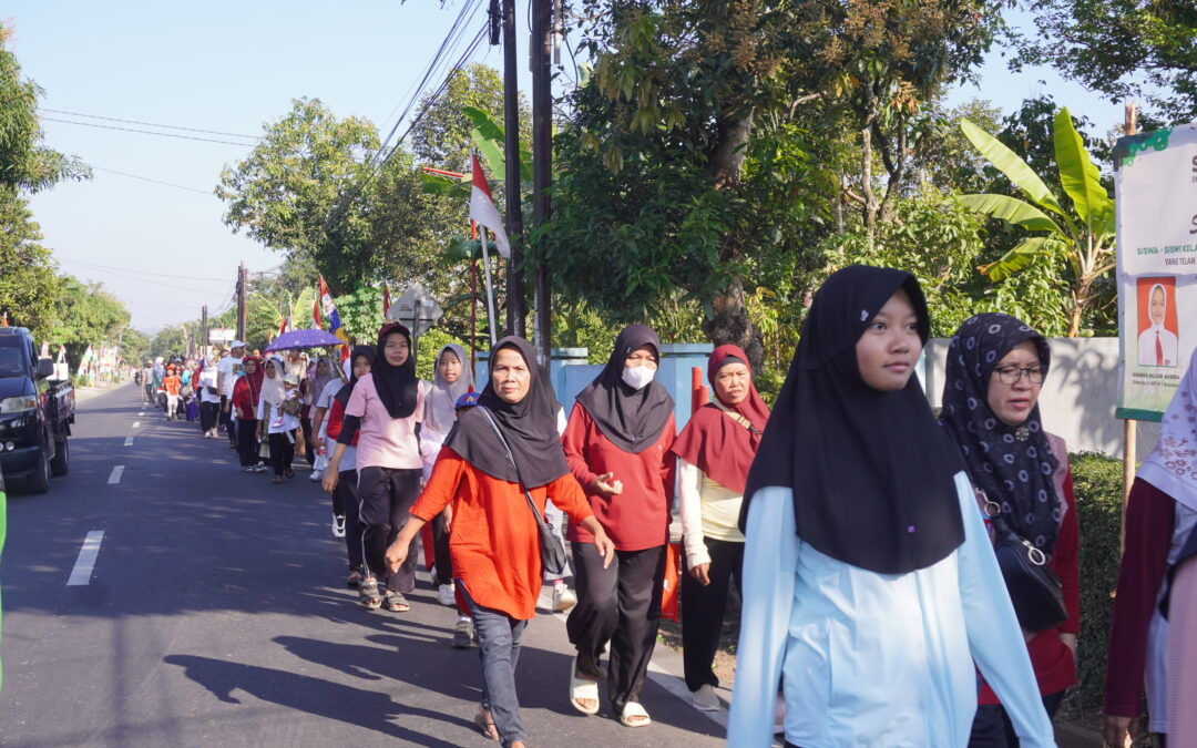 Ribuan Warga Wlahar Wetan Meriahkan HUT ke-79 Republik Indonesia dengan Jalan Sehat dan Lomba Fashion Daur Ulang