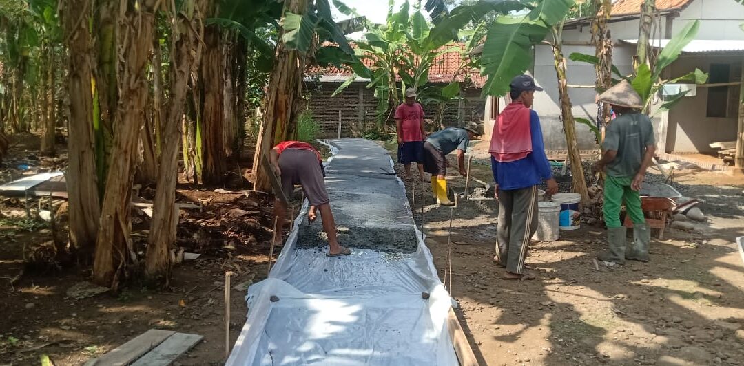 PEMBANGUNAN JALAN SETAPAK PERMUDAH AKSES TRANSPORTASI MASYARAKAT